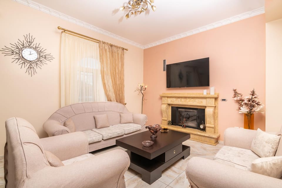 Communal lounge/ TV room, Seating area