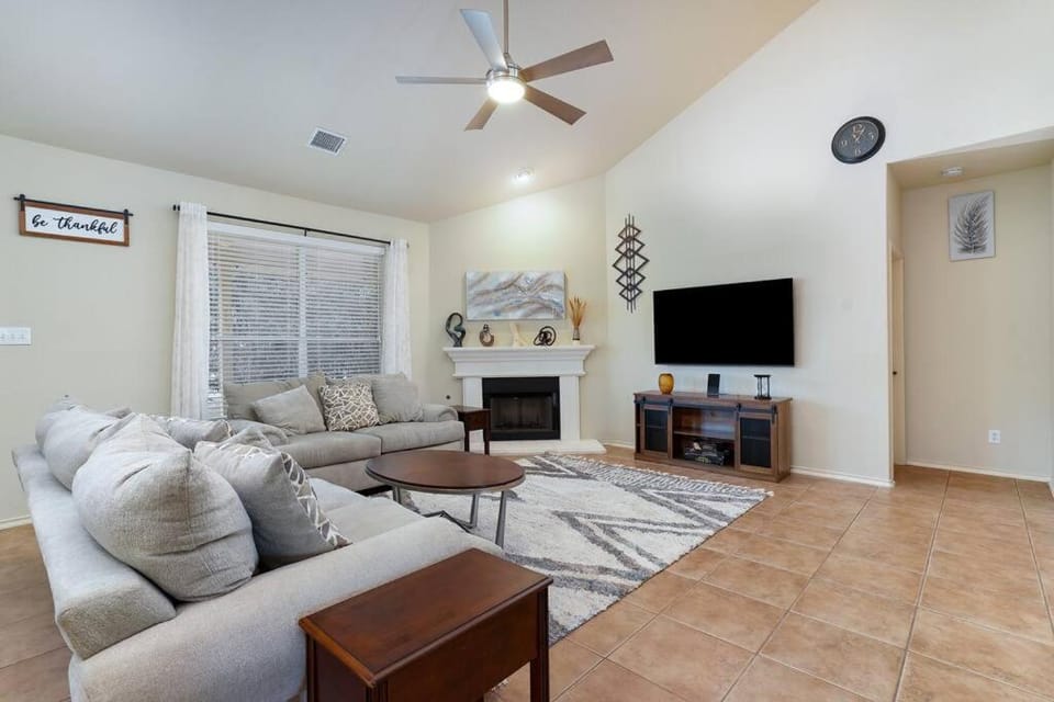 Exquisite Luxury Home near Sea World, San Antonio House in San Antonio