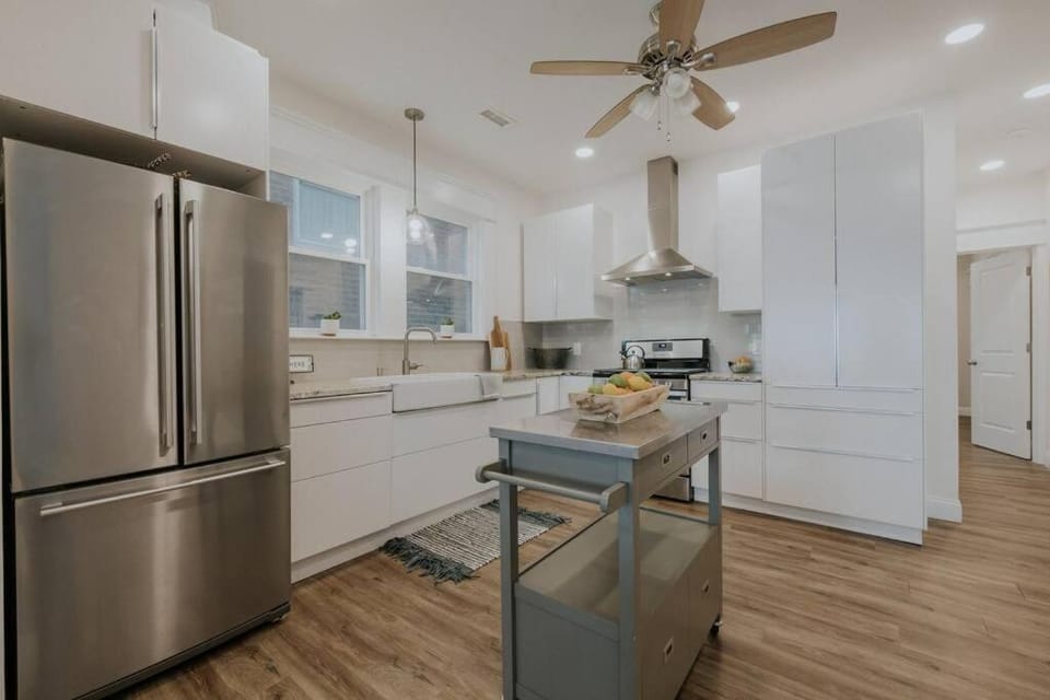 Kitchen or kitchenette, oven, stove
