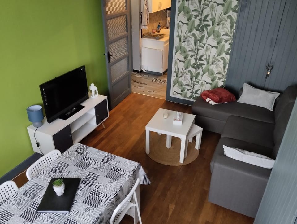 TV and multimedia, Living room, Dining area