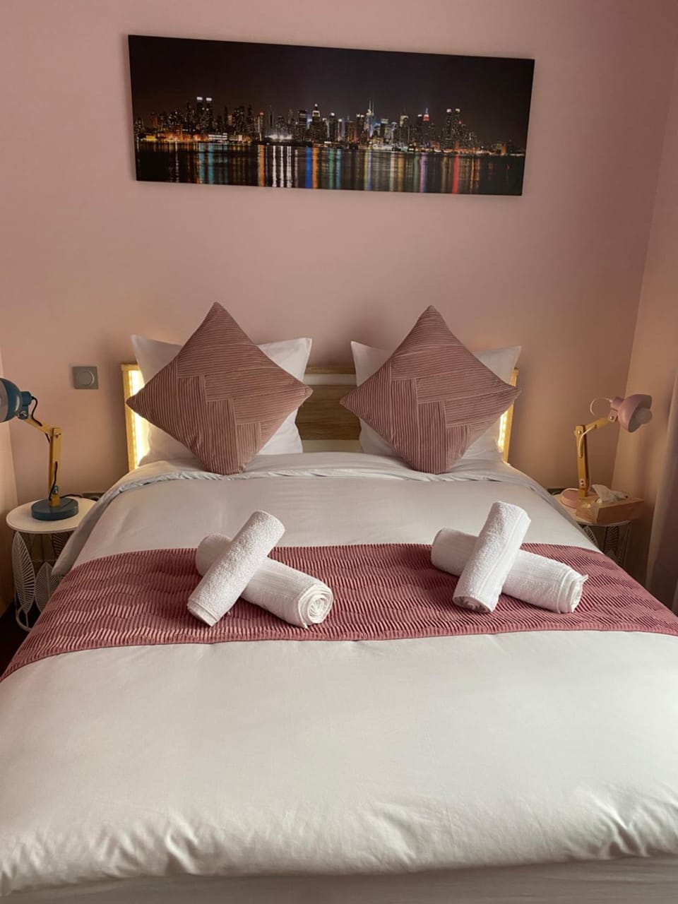 Bed, Bedroom, towels