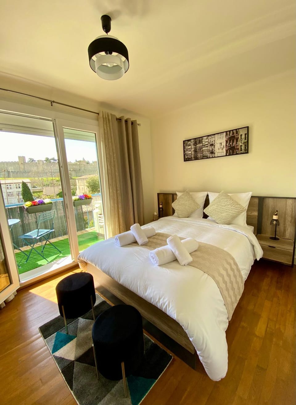 Bed, Bedroom, towels