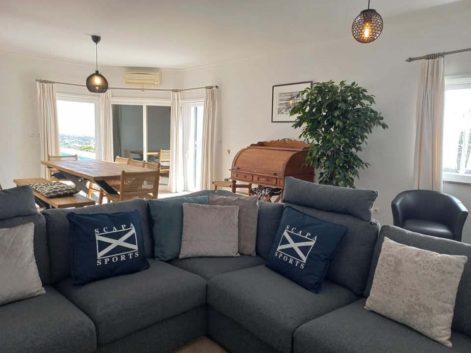 Living room, Seating area, Dining area, air conditioner