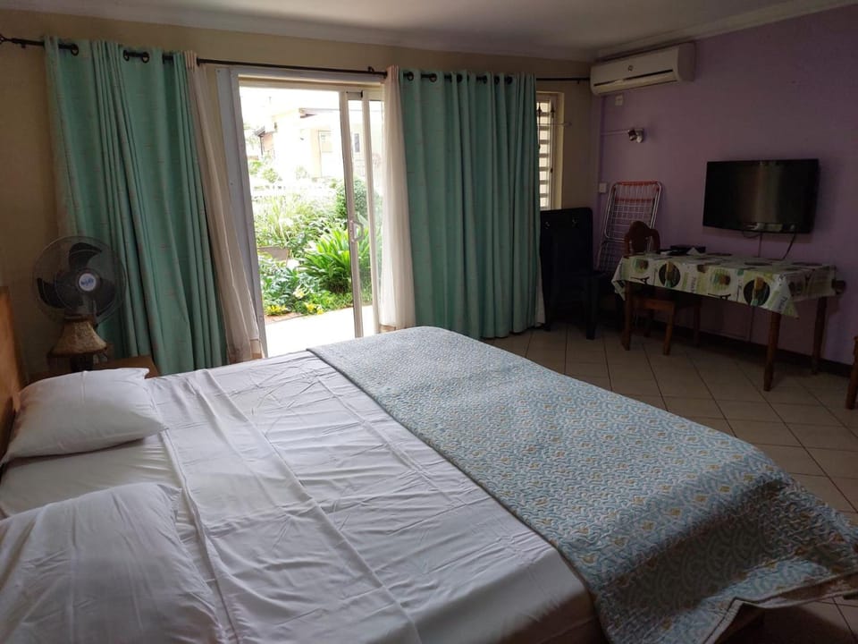 Les Peupliers Ground Floor Studio Apartment in Flic en Flac