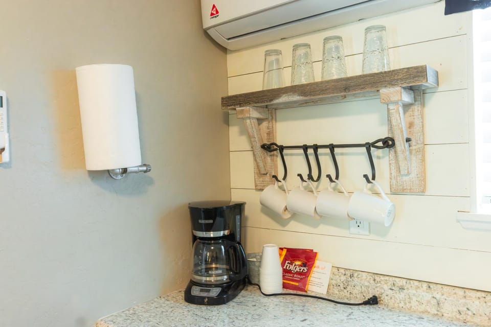 Coffee/tea facilities, minibar