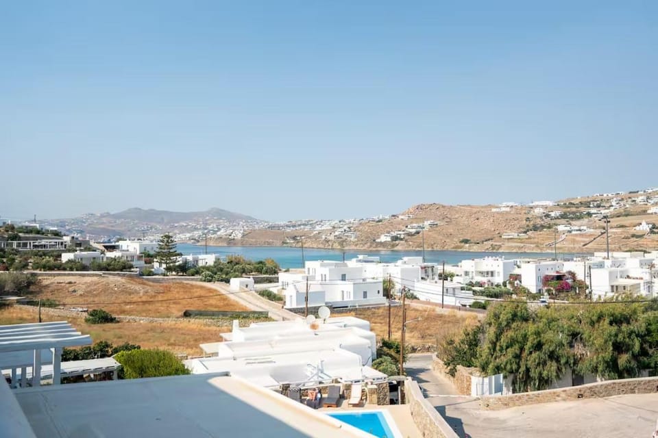 Property building, Nearby landmark, Day, Neighbourhood, Natural landscape, Bird's eye view, City view, Mountain view, Pool view, Sea view, Street view, Swimming pool