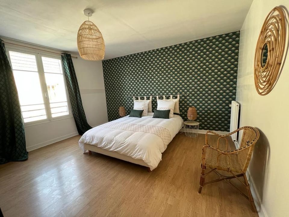 Bed, Photo of the whole room, Bedroom
