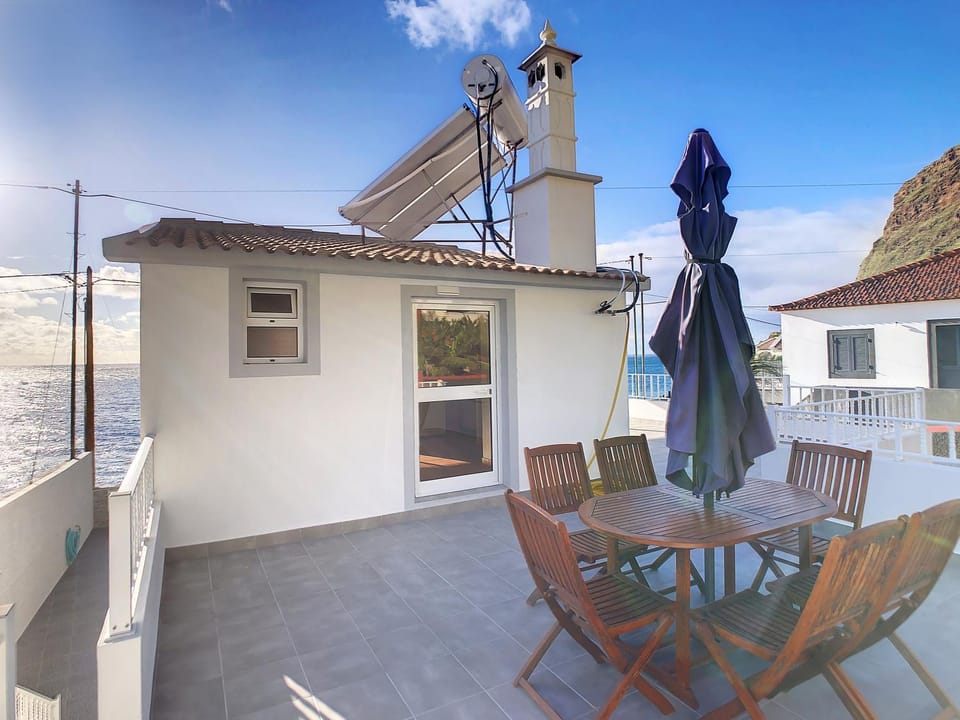 Naya Beach Sunset House by LovelyStay House in Madeira District