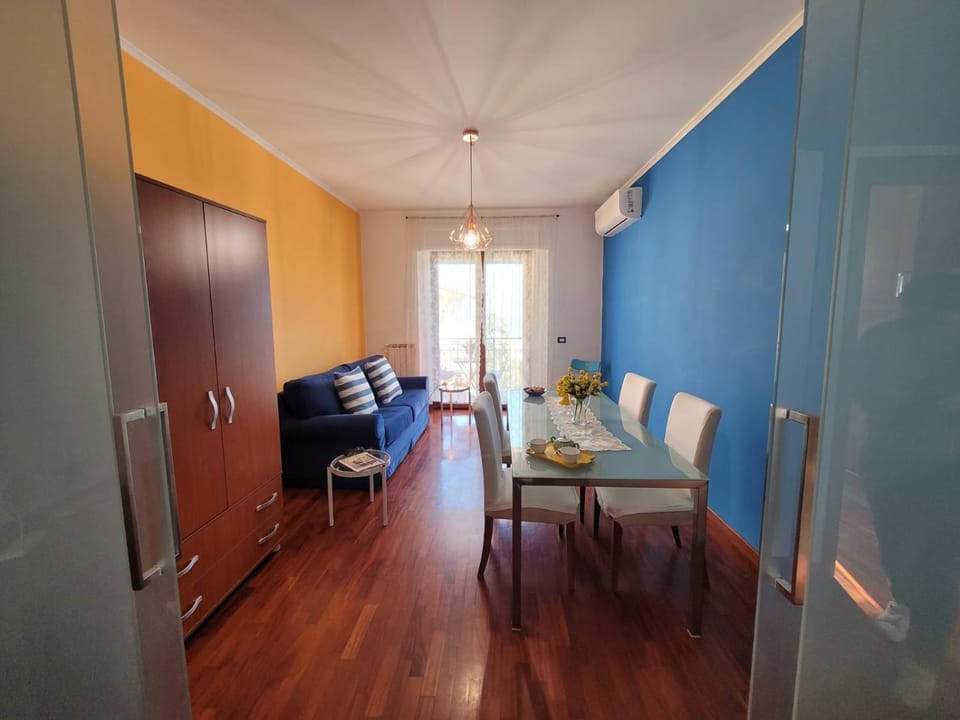 Communal lounge/ TV room, Living room, Seating area, Dining area