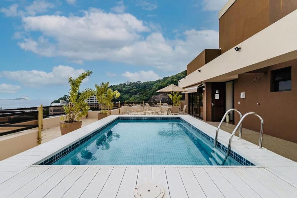 LEBLON INN RESIDENCIAL LUXUOSO com PISCINA, rooftop, academia, sauna, Varanda dentro do apt com VISTA DESLUMBRANTE, limpeza diária estilo hotel , cozinha completa 50 metros do posto 12 pauloangerami DFL15 Apartment in Rio de Janeiro