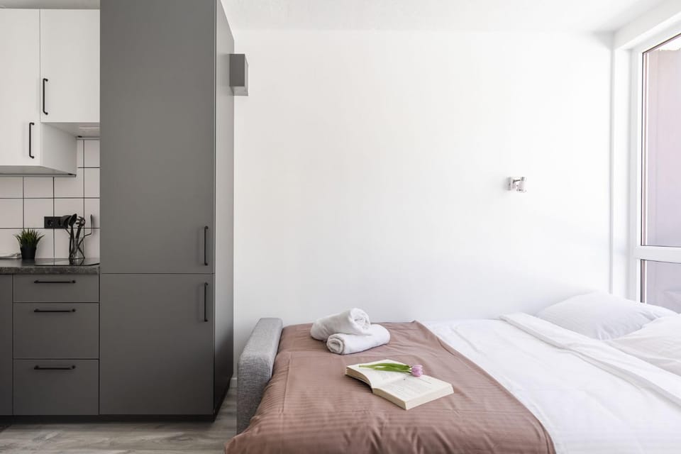 Bed, Bedroom, towels