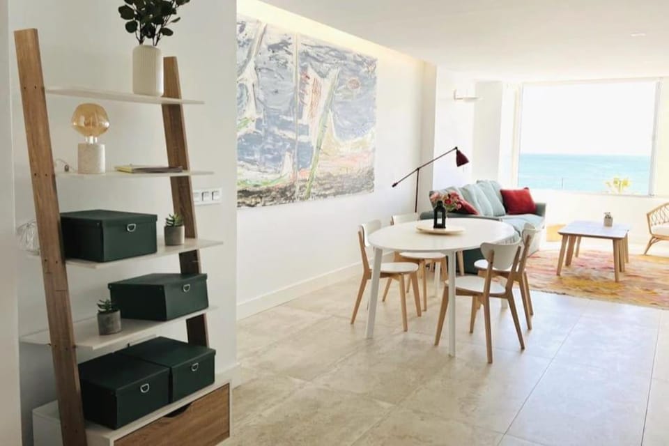 Moderno y completo apartamento frente al mar Apartment in Malaga