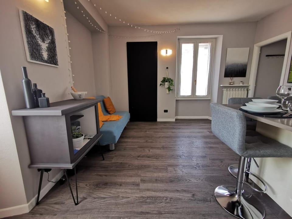 Living room, hair dresser