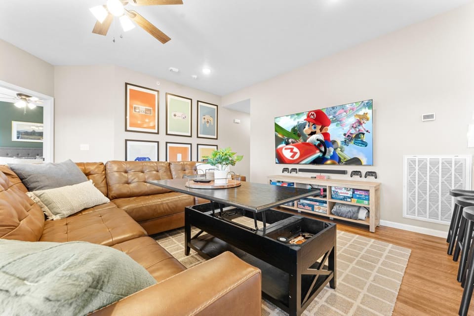 Communal lounge/ TV room, TV and multimedia, Living room