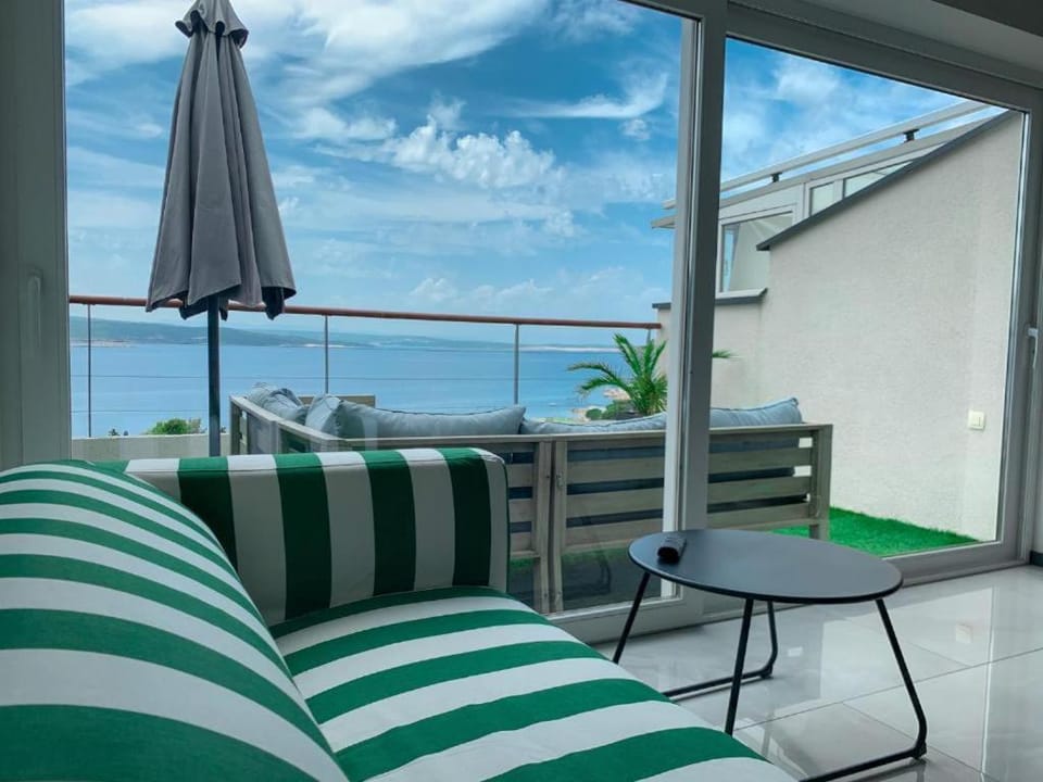 View (from property/room), Balcony/Terrace, Living room, Seating area