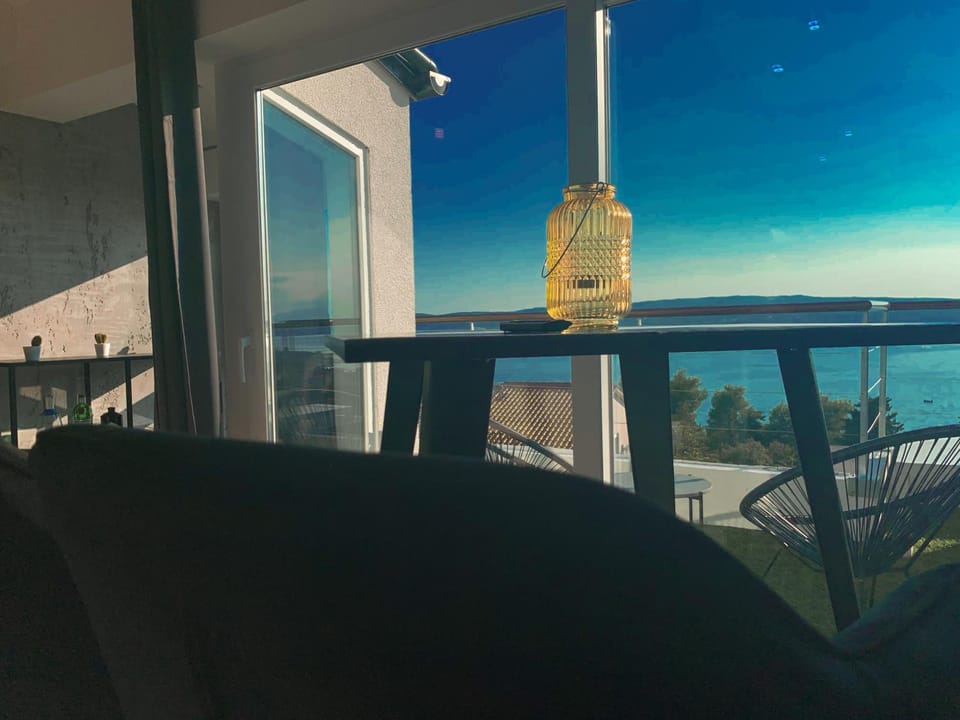 View (from property/room), Balcony/Terrace, Living room, Mountain view