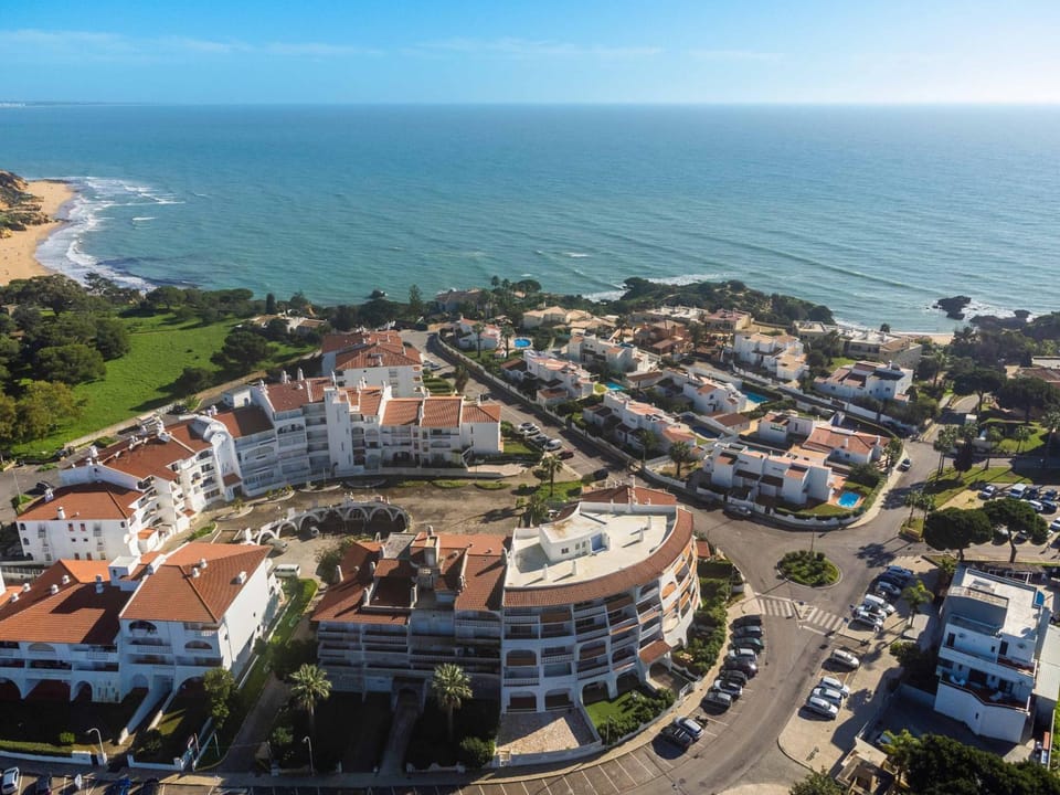 Property building, Off site, Neighbourhood, City view, Location