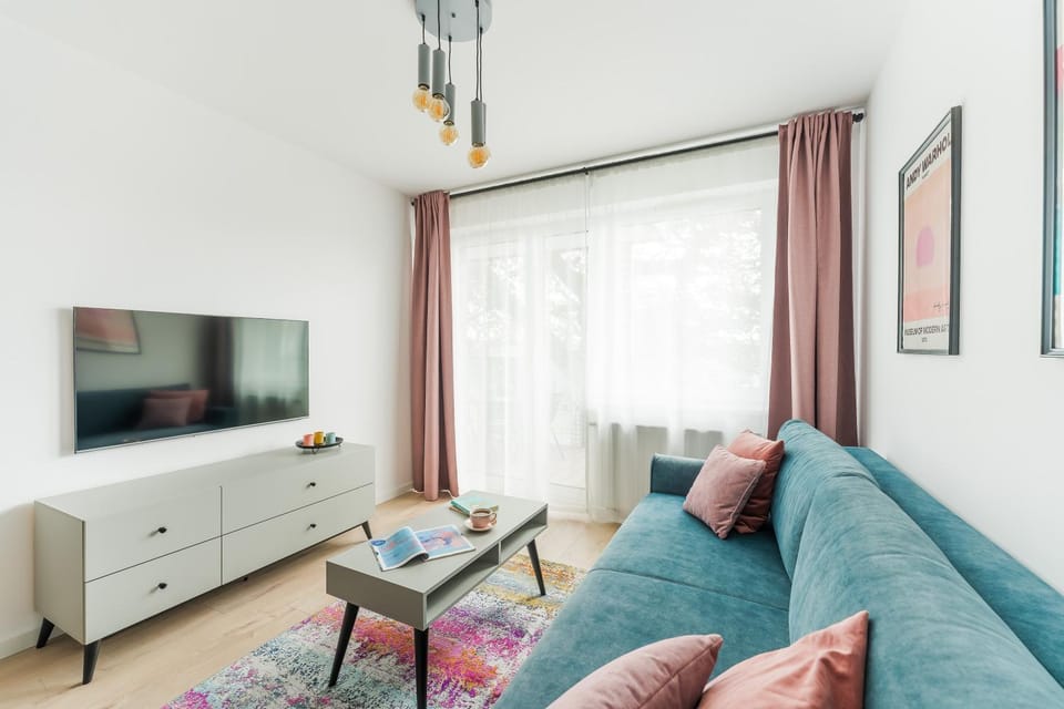 Communal lounge/ TV room, TV and multimedia, Living room, Seating area, Evening entertainment