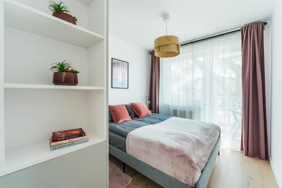Bed, Photo of the whole room, Seating area, Bedroom
