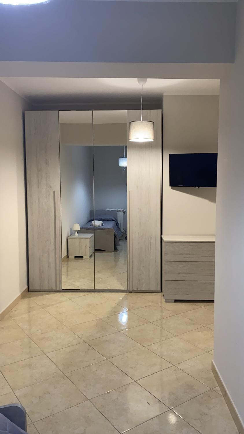 Bed, TV and multimedia, Photo of the whole room, Bedroom, wardrobe