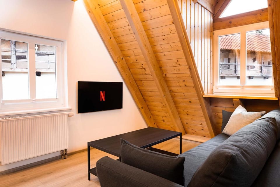 Communal lounge/ TV room, TV and multimedia, Living room, Seating area, Evening entertainment, locker