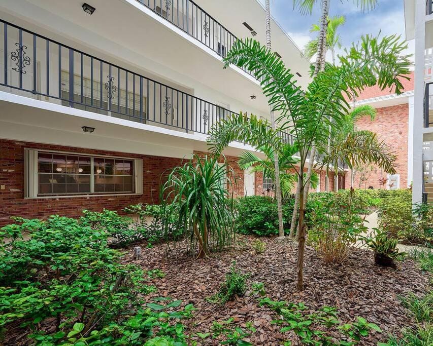 Property building, Spring, Day, Garden