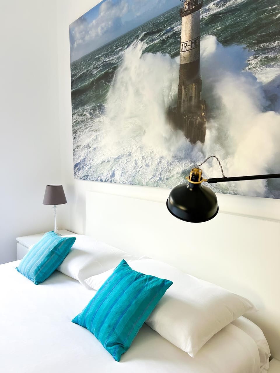 Bed, Photo of the whole room, Decorative detail, Bedroom, towels