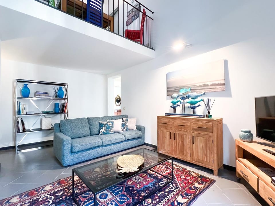 Library, TV and multimedia, Living room, Seating area