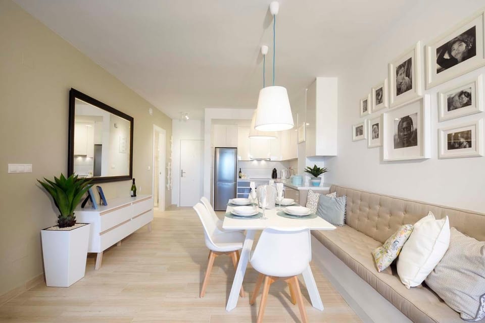 Kitchen or kitchenette, Seating area, Dining area