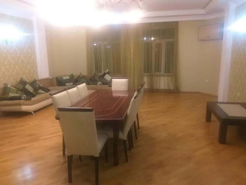 Apartment 4 rooms Apartment in Baku