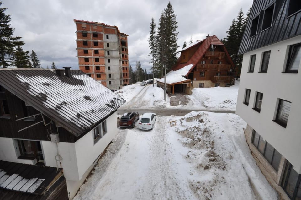Neighbourhood, Winter, View (from property/room), Street view, Location