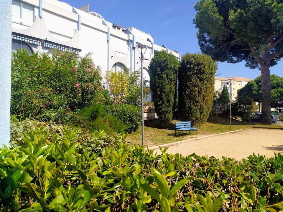 Property building, Day, Garden, Garden view