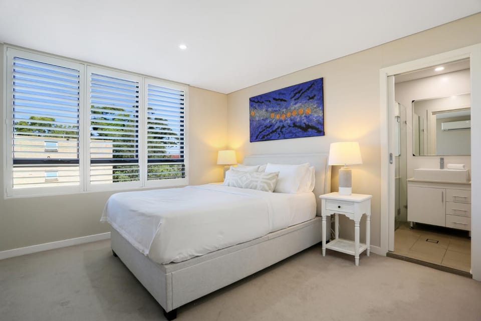Kitchen or kitchenette, Dining area, Bedroom