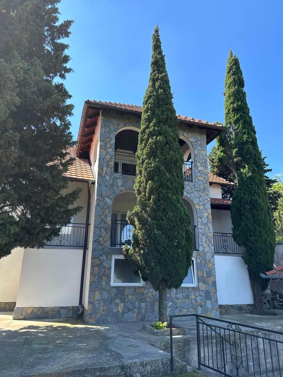 Property building, Day