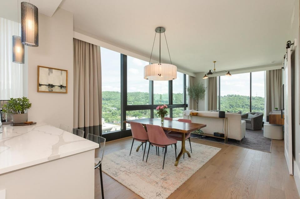 Kitchen or kitchenette, Living room, Dining area, Mountain view