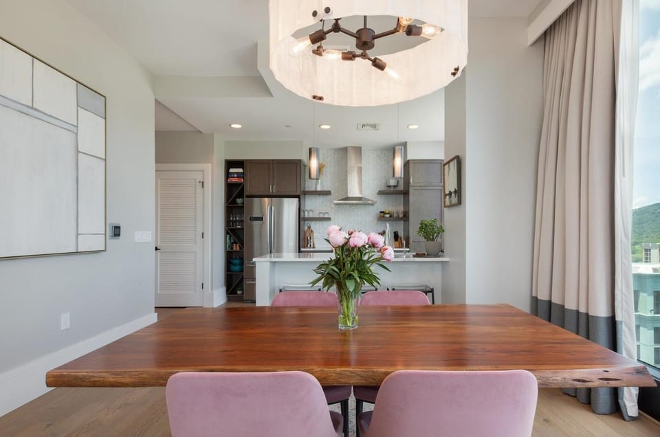 Kitchen or kitchenette, Dining area, stove