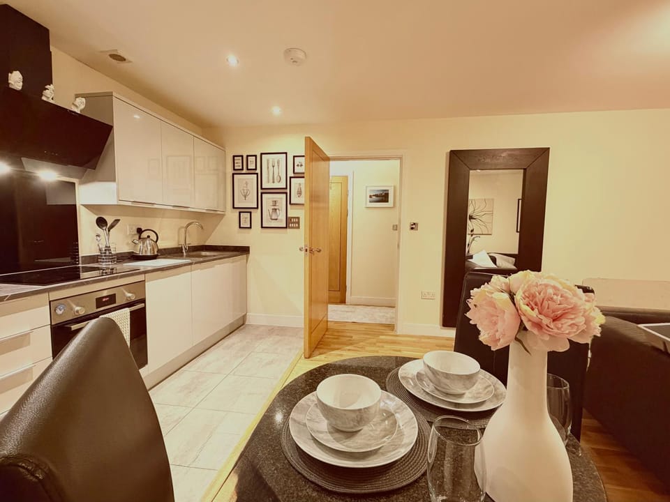Cardiff City Center - FREE On-Site Parking Apartment in Cardiff