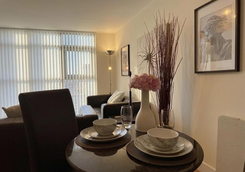 Cardiff City Center - FREE On-Site Parking Apartment in Cardiff