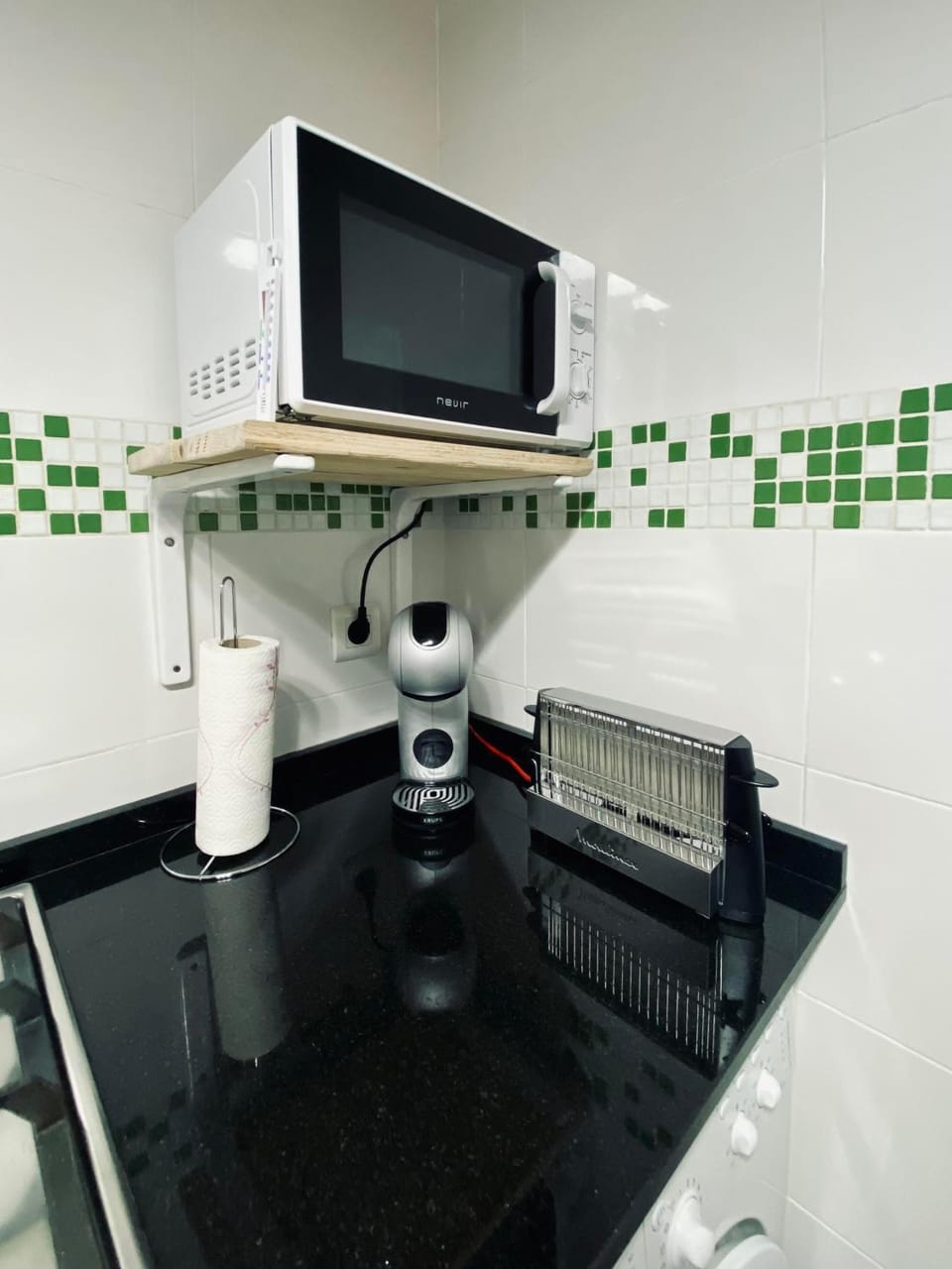 Kitchen or kitchenette, minibar