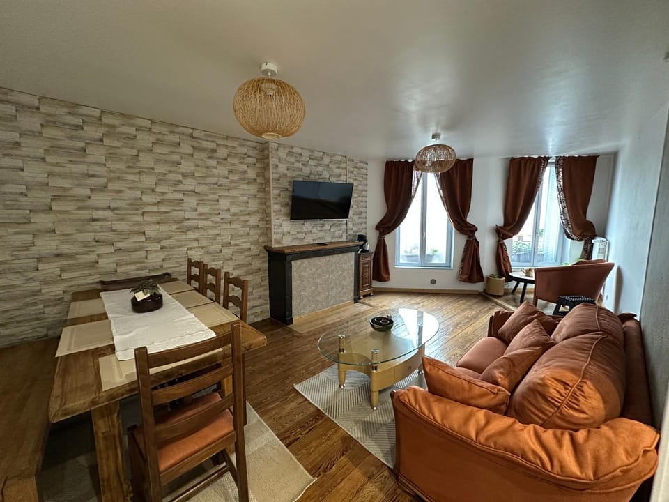 Appartement luxueux 2 chambre CENTRE VILLE Langkawi Apartment in Bourgogne-Franche-Comté