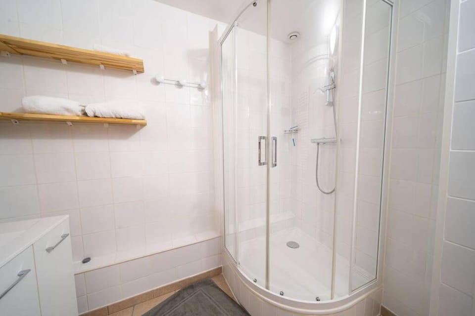 Appartement luxueux 2 chambre CENTRE VILLE Langkawi Apartment in Bourgogne-Franche-Comté