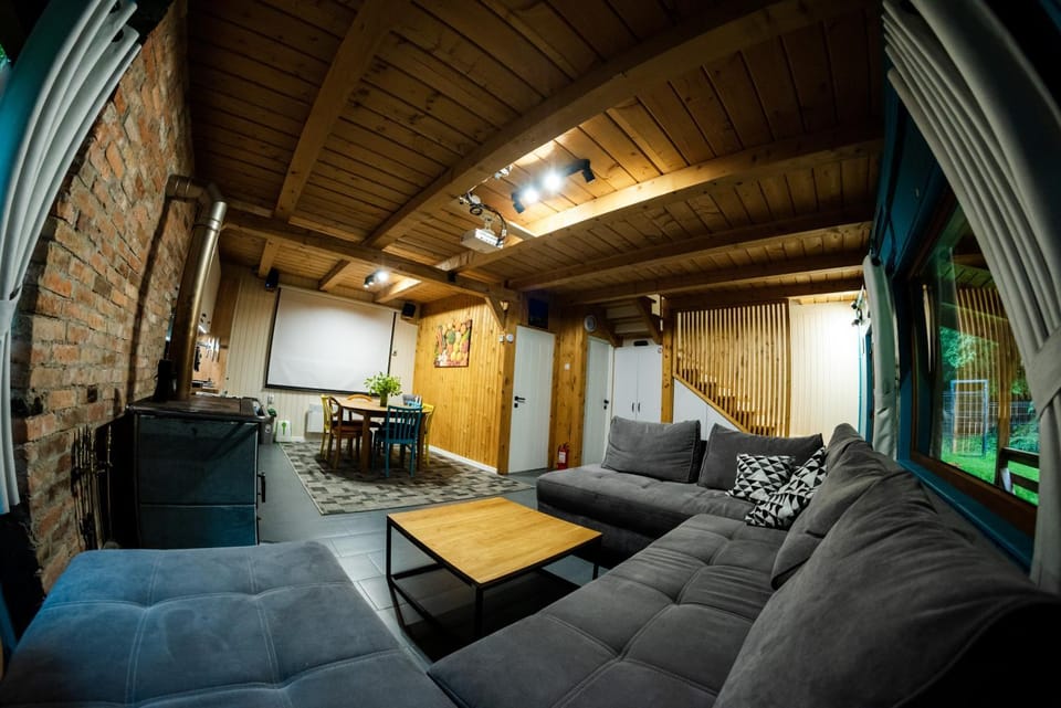 Communal lounge/ TV room, TV and multimedia, Living room, Seating area, Evening entertainment