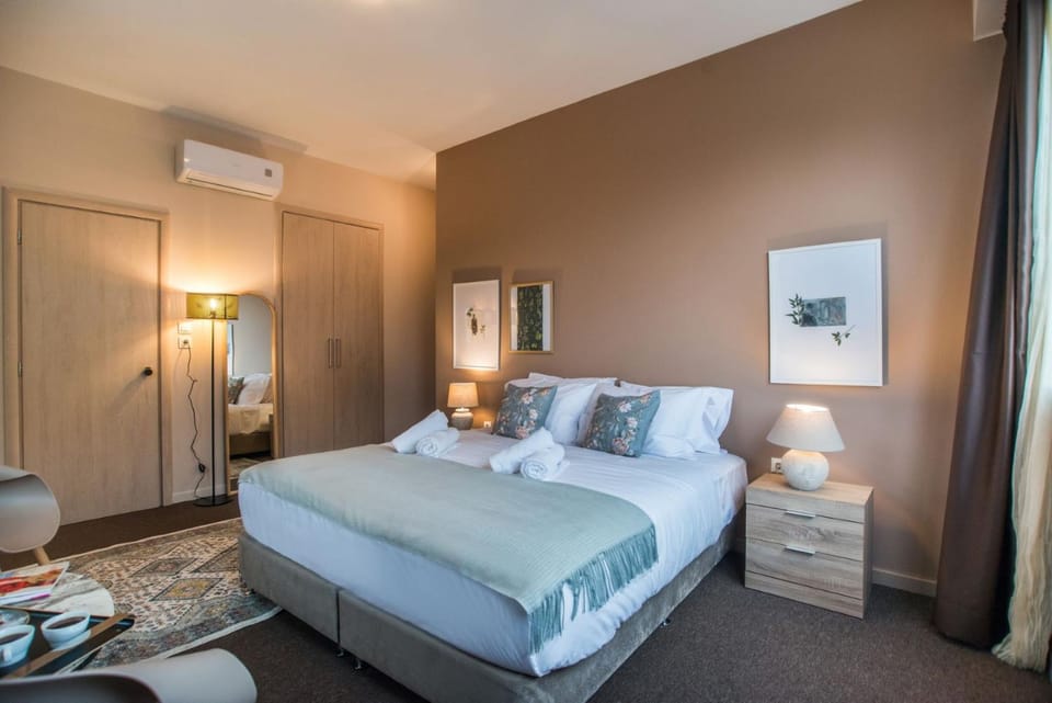 Bed, Photo of the whole room, Bedroom, wardrobe, air conditioner