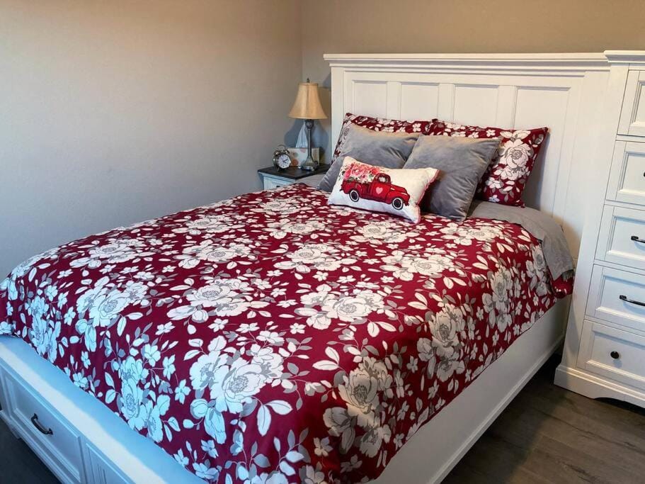 Country-Style Modern Living Suite w/Queen Bed House in Roseville