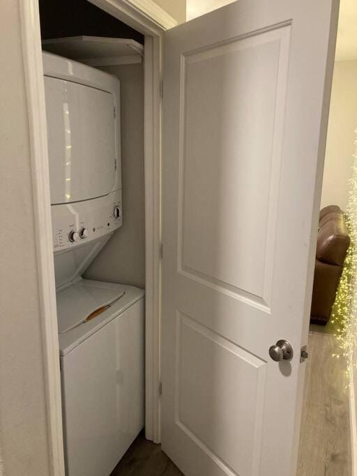 Country-Style Modern Living Suite w/Queen Bed House in Roseville