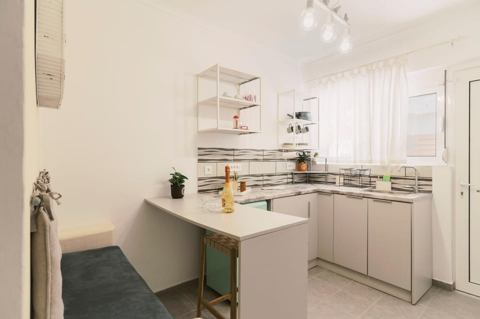 Kitchen or kitchenette, oven, pet friendly, stove