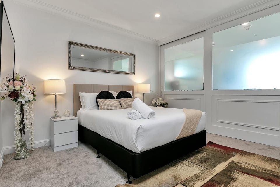 Bed, Bedroom, towels