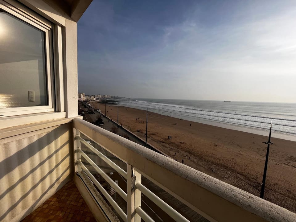 Studio spacieux face mer avec balcon et garage, proche plage et commerces aux Sables-d'Olonne Apartment in Les Sables-d'Olonne