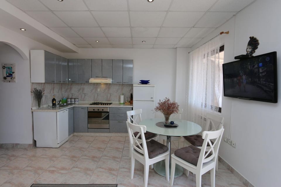 TV and multimedia, Dining area, pet friendly, stove