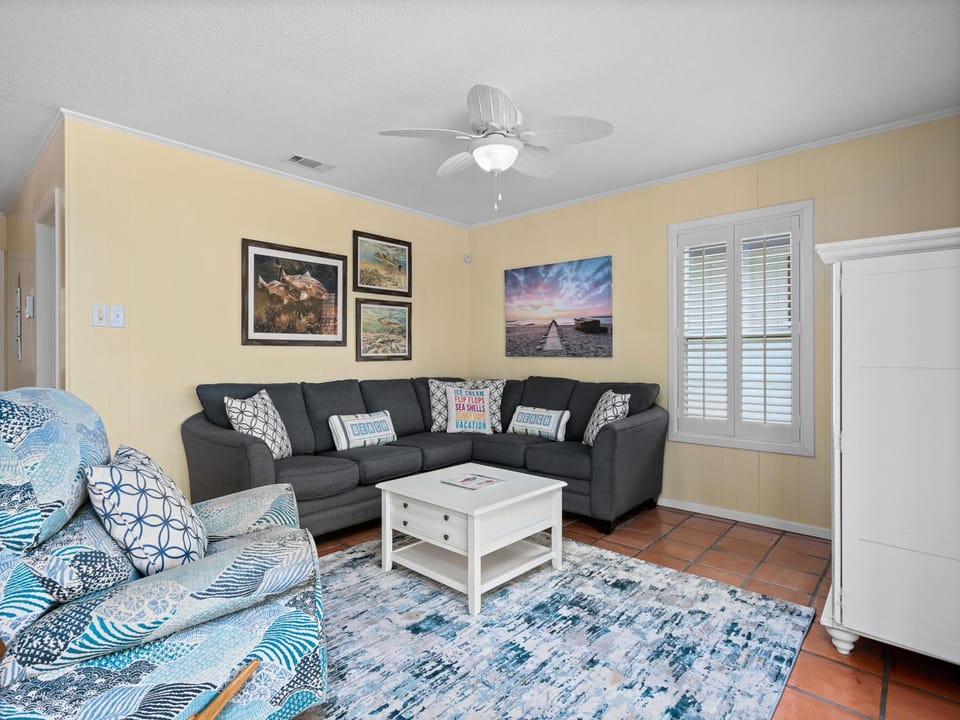 Living room, Seating area, furniture